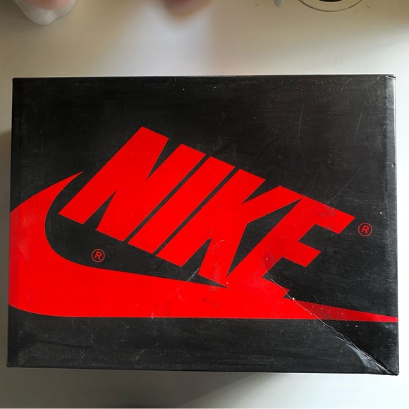 Air Jordan 1 Retro High OG GS ‘Pine Green 2.0’ 💚 - Picture 2 of 3